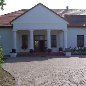 Sarlóspuszta Club Hotel